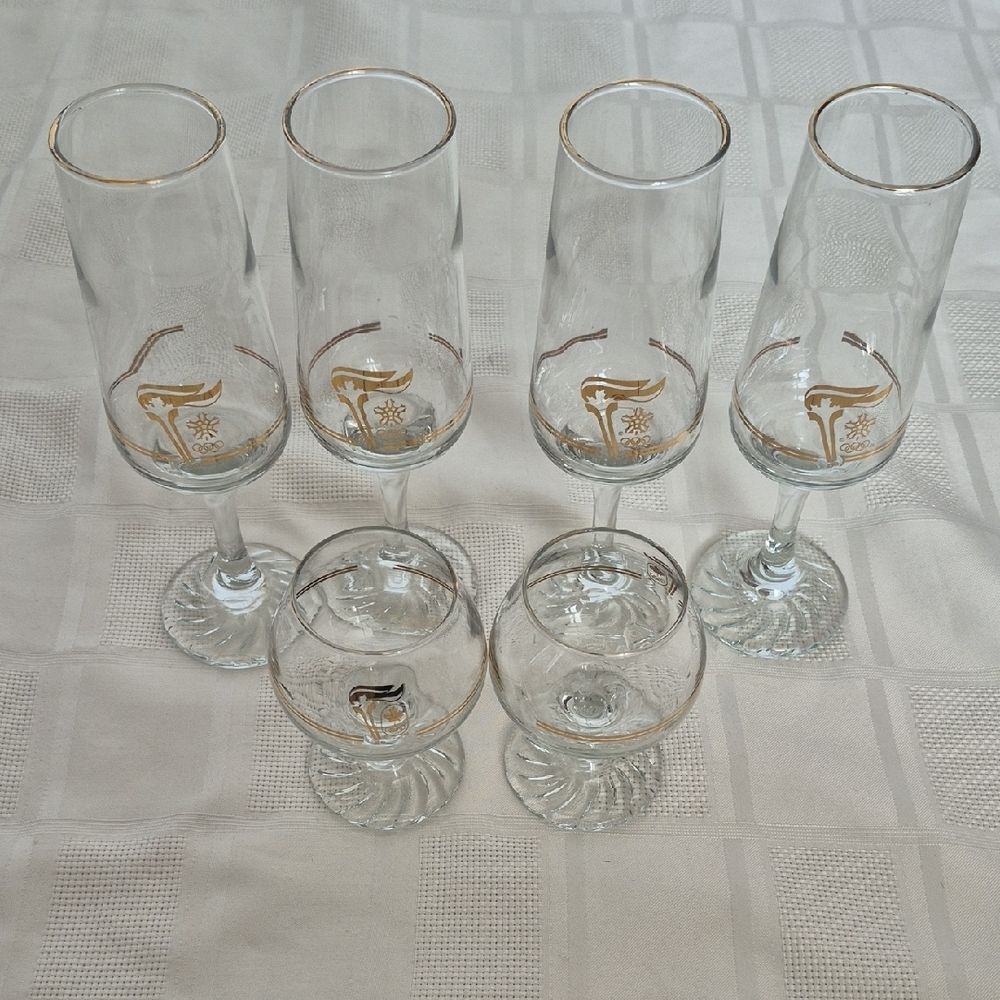 Gold Accent Glassware Set - Picture 16 of 16